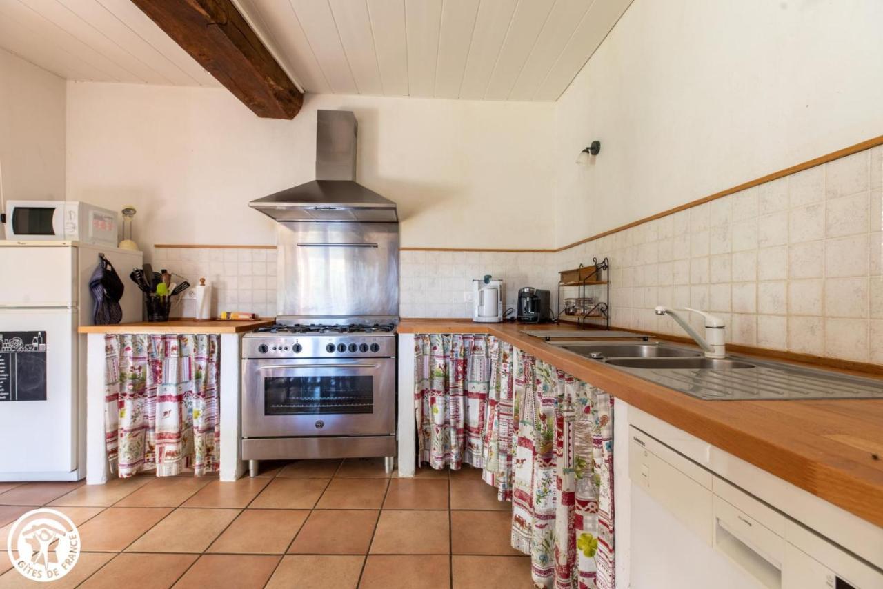 Aux 2 Puys - Gite "Le Lemptegy" Saint-Priest-des-Champs Екстер'єр фото