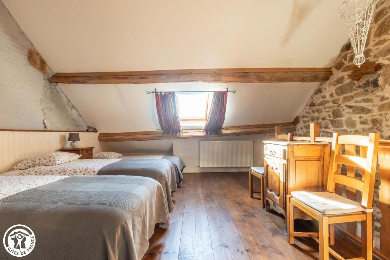 Aux 2 Puys - Gite "Le Lemptegy" Saint-Priest-des-Champs Екстер'єр фото