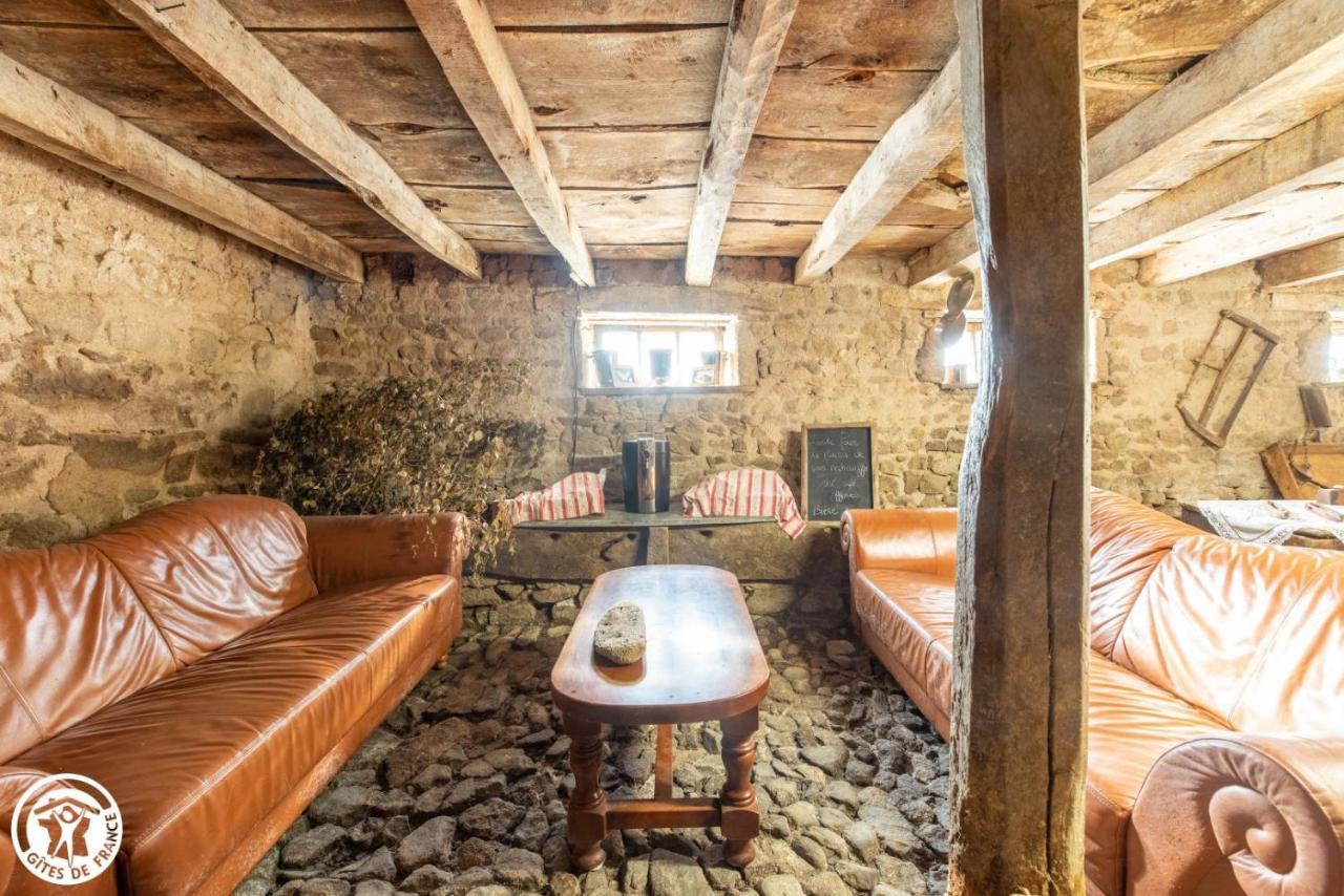Aux 2 Puys - Gite "Le Lemptegy" Saint-Priest-des-Champs Екстер'єр фото