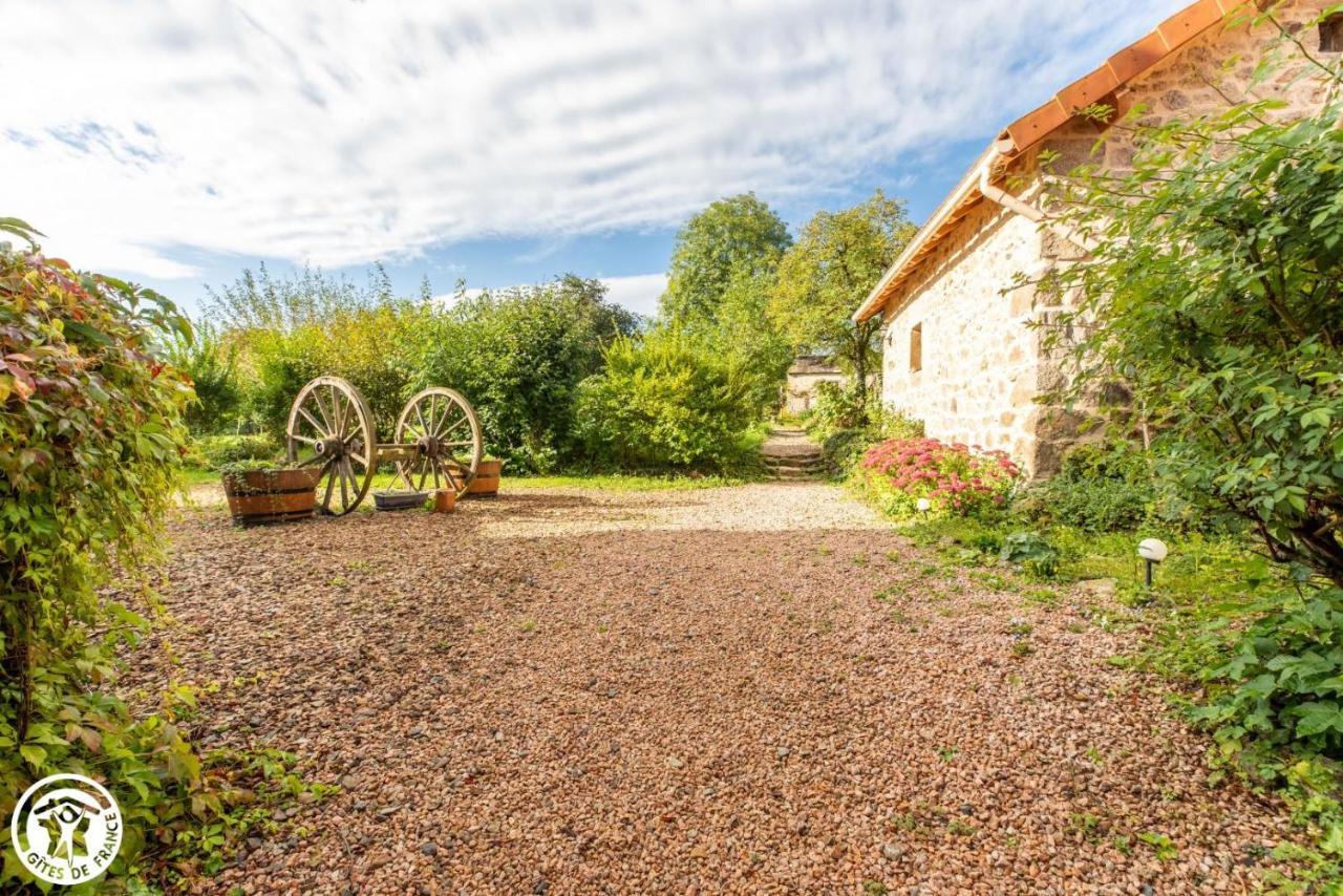 Aux 2 Puys - Gite "Le Lemptegy" Saint-Priest-des-Champs Екстер'єр фото